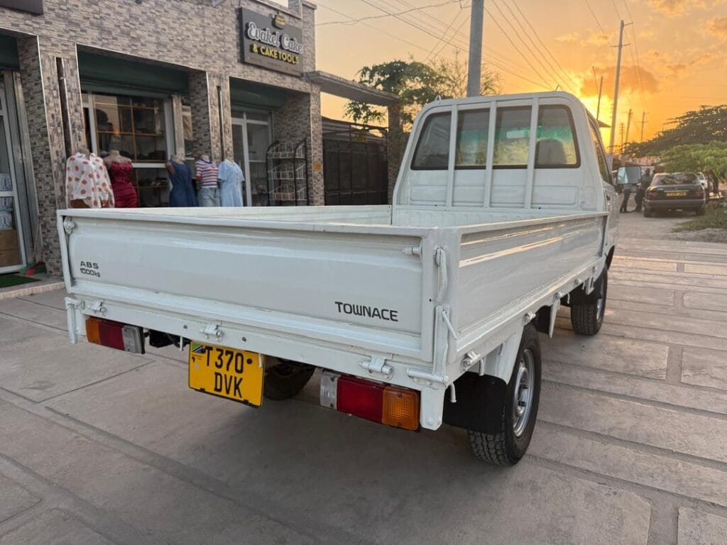 Toyota TownAce bei poa sokoni Dar es Salaam Tanzania