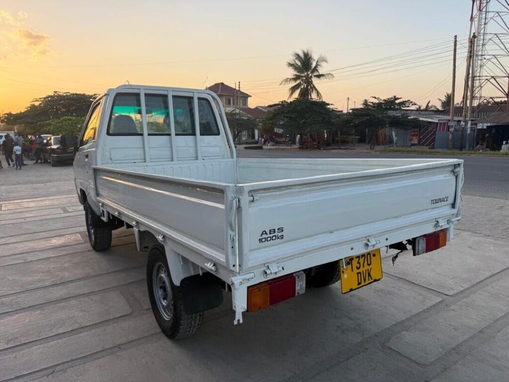 Magari Used Toyota TownAce 2006 Dar es Salaam Tanzania