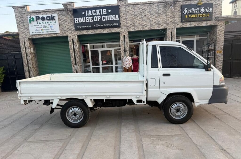Toyota TownAce 2006 Inauzwa Dar es Salaam Tanzania
