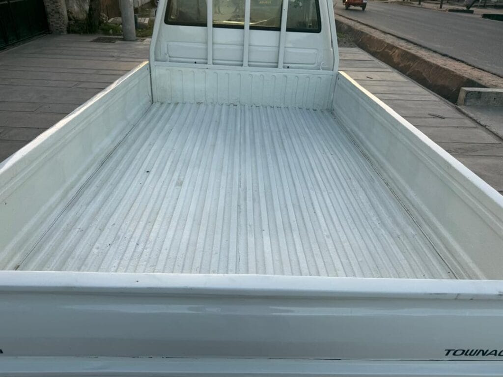 Bei ya Toyota TownAce 2006 Sokoni Dar es Salaam Tanzania