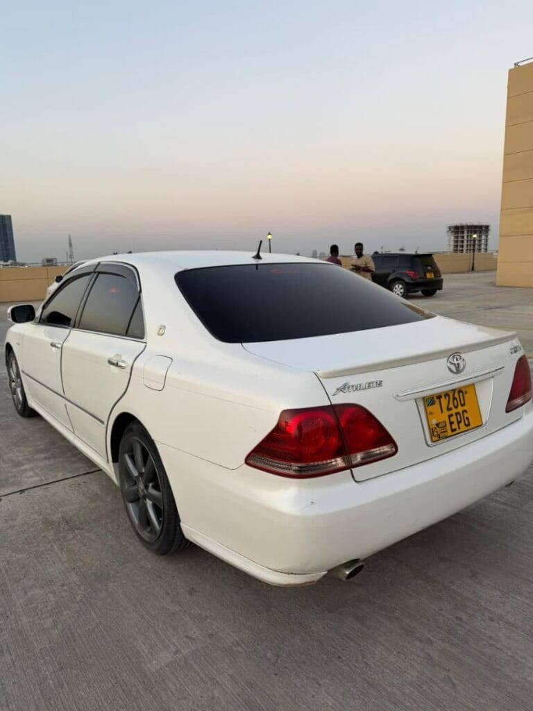 Magari Used Toyota Crown 2006 Dar es Salaam Tanzania