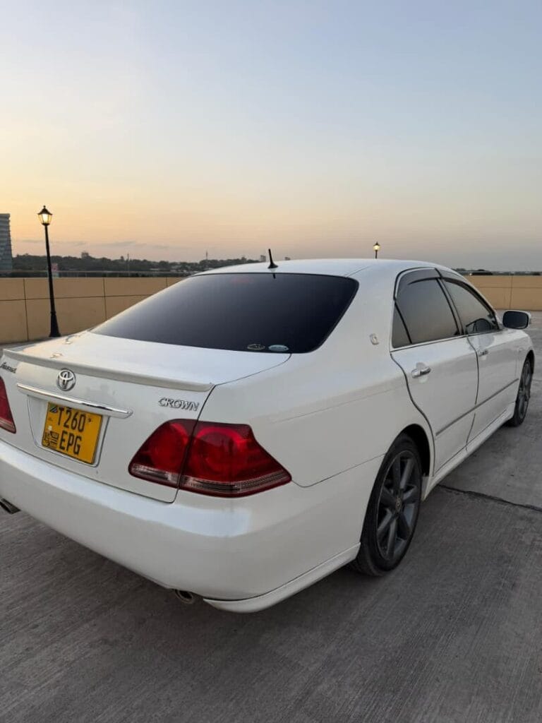 Toyota Crown bei poa sokoni Dar es Salaam Tanzania