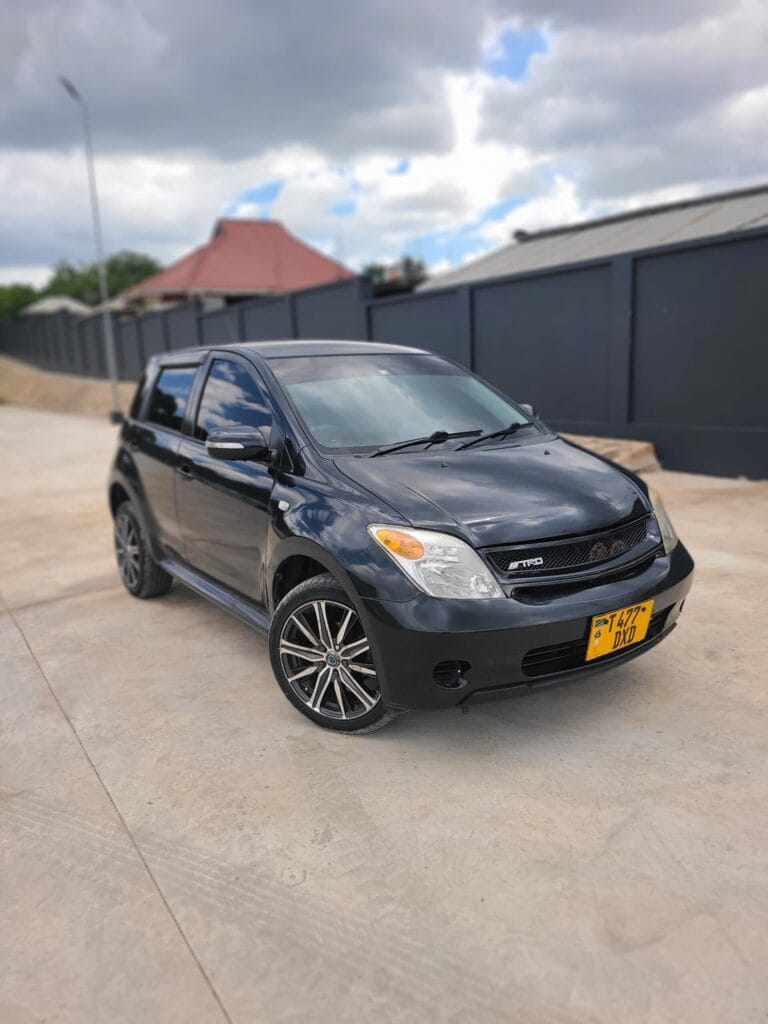 Toyota IST bei poa sokoni Dar es Salaam Tanzania