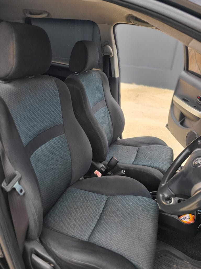 Toyota IST 2006 Inauzwa Dar es Salaam Tanzania