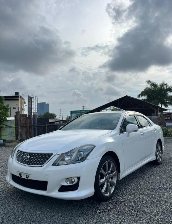 Buy Toyota Crown 2010 for Sale in Dar es Salaam