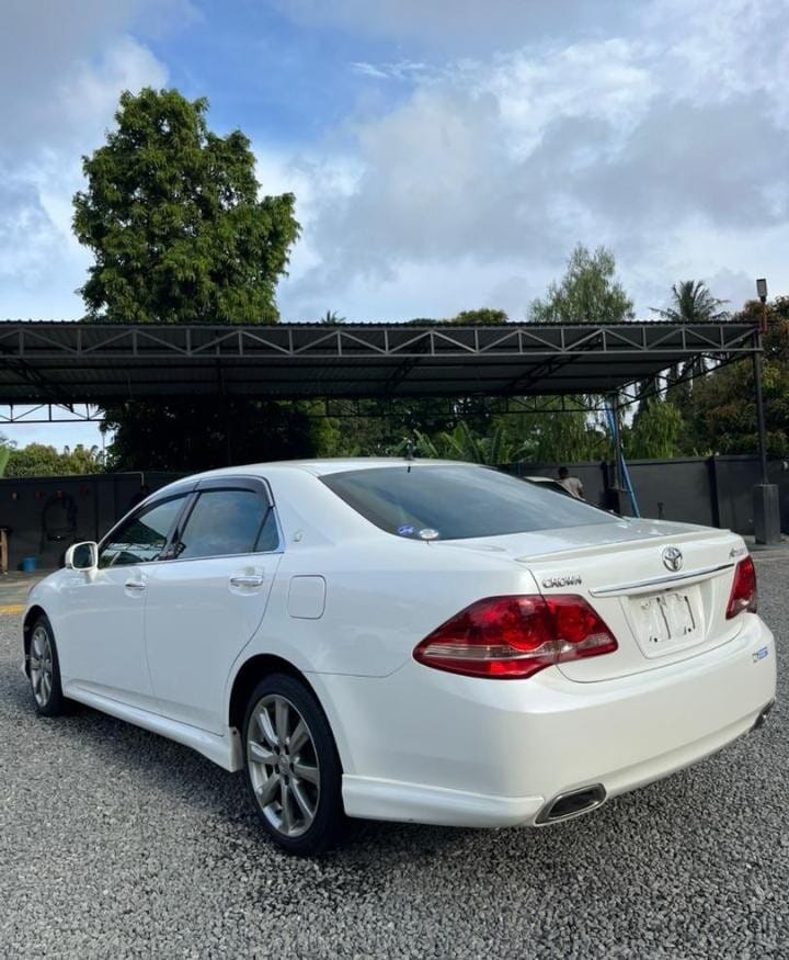Toyota Crown 2010 for Sale in Dar es Salaam