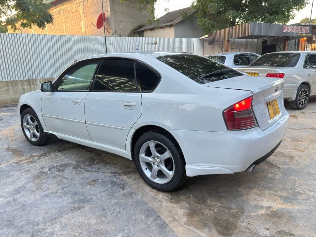Subaru Legacy bei poa sokoni Dar es Salaam Tanzania