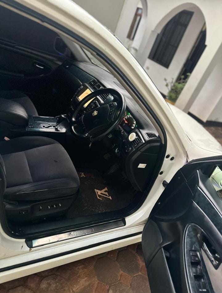 For Sale Toyota Crown 2007 in Dar es Salaam