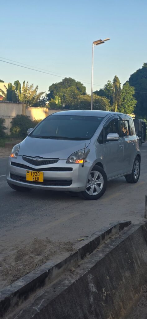Toyota Ractis bei poa sokoni Dar es Salaam Tanzania