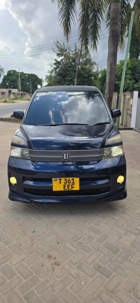 Magari Sokoni Toyota Noah ya Bei Poa 2005
