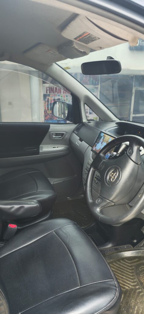 Magari Used Toyota Noah 2005 Dar es Salaam Tanzania