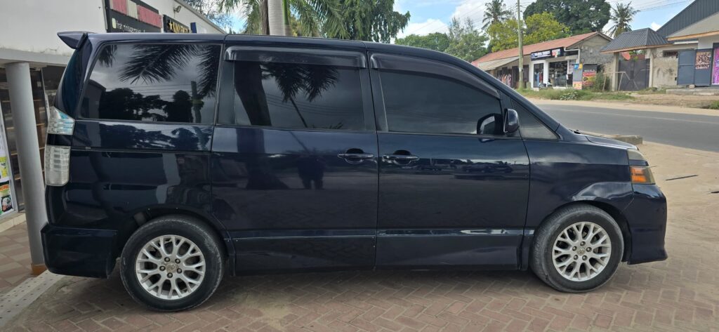 Toyota Noah 2005 Inauzwa Dar es Salaam Tanzania