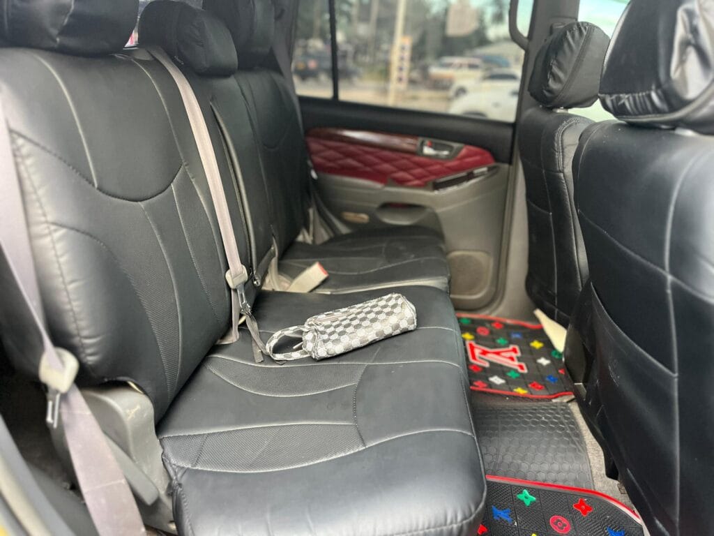 Magari Land Cruiser Prado 2005 lipo Dar es Salaam