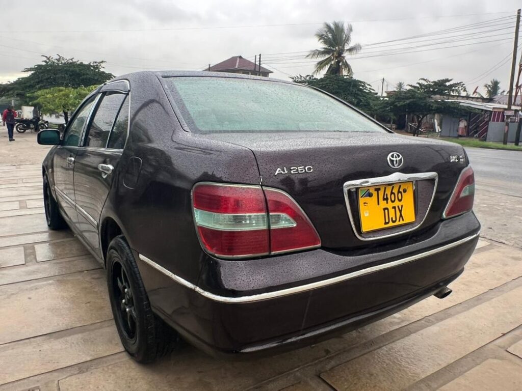 Toyota Brevis bei poa sokoni Dar es Salaam Tanzania