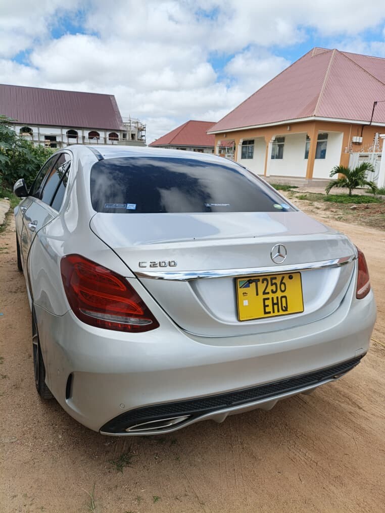 Benz C-Class bei poa sokoni Dar es Salaam Tanzania