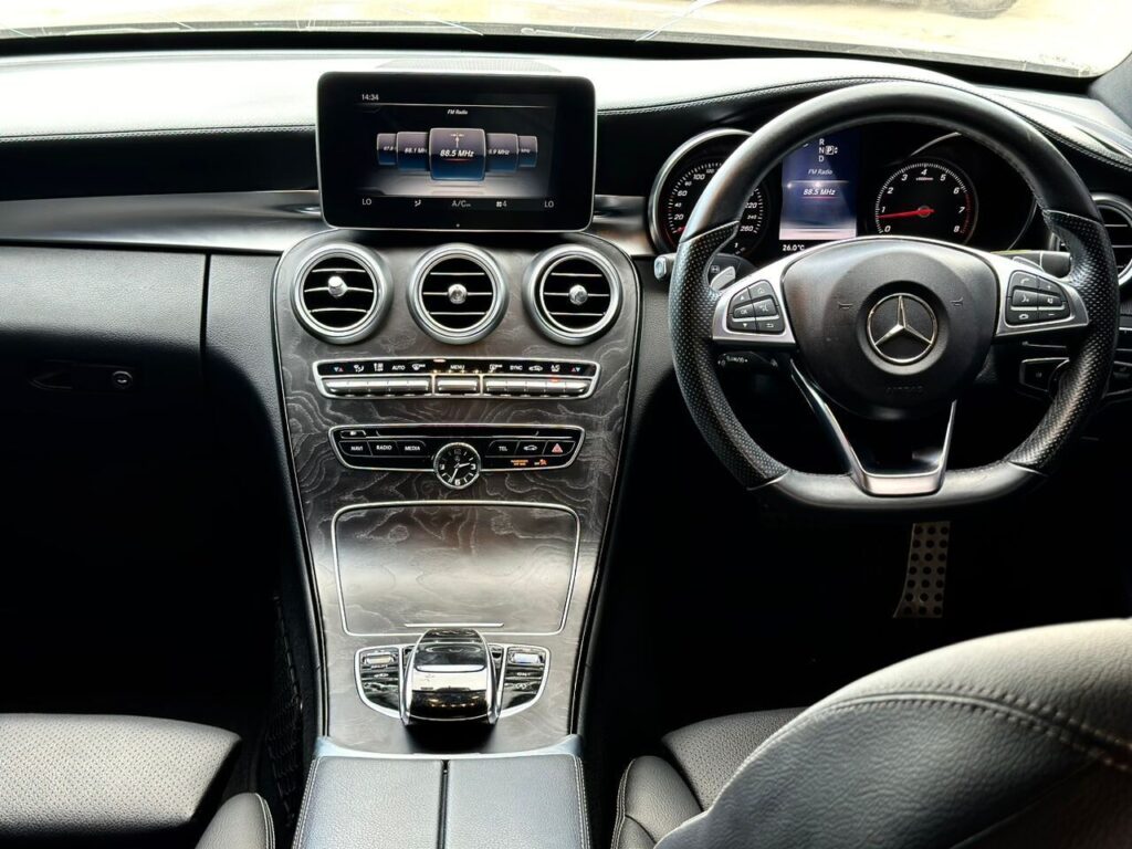Benz C-Class 2014 Inauzwa Dar es Salaam Tanzania