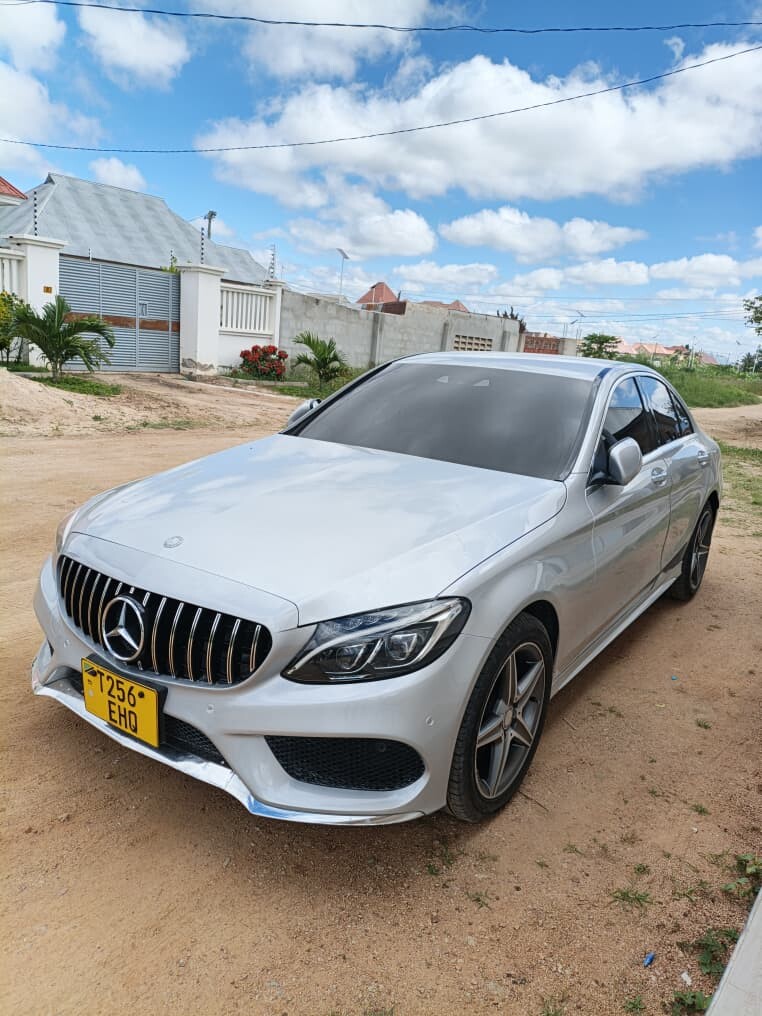 Magari C-Class 2014 lipo Dar es Salaam