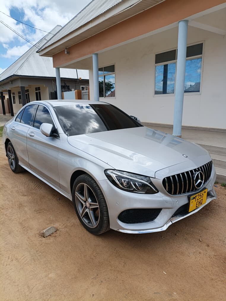 Magari Sokoni Benz C-Class ya Bei Poa 2014