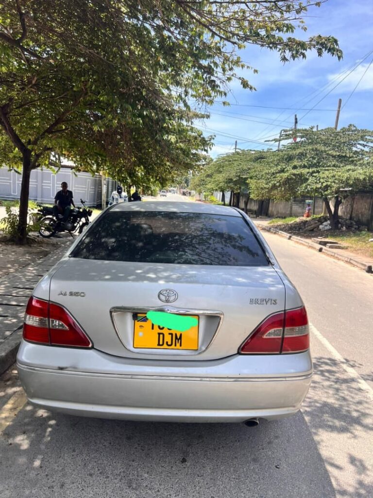 Toyota Brevis bei poa sokoni Dar es Salaam Tanzania
