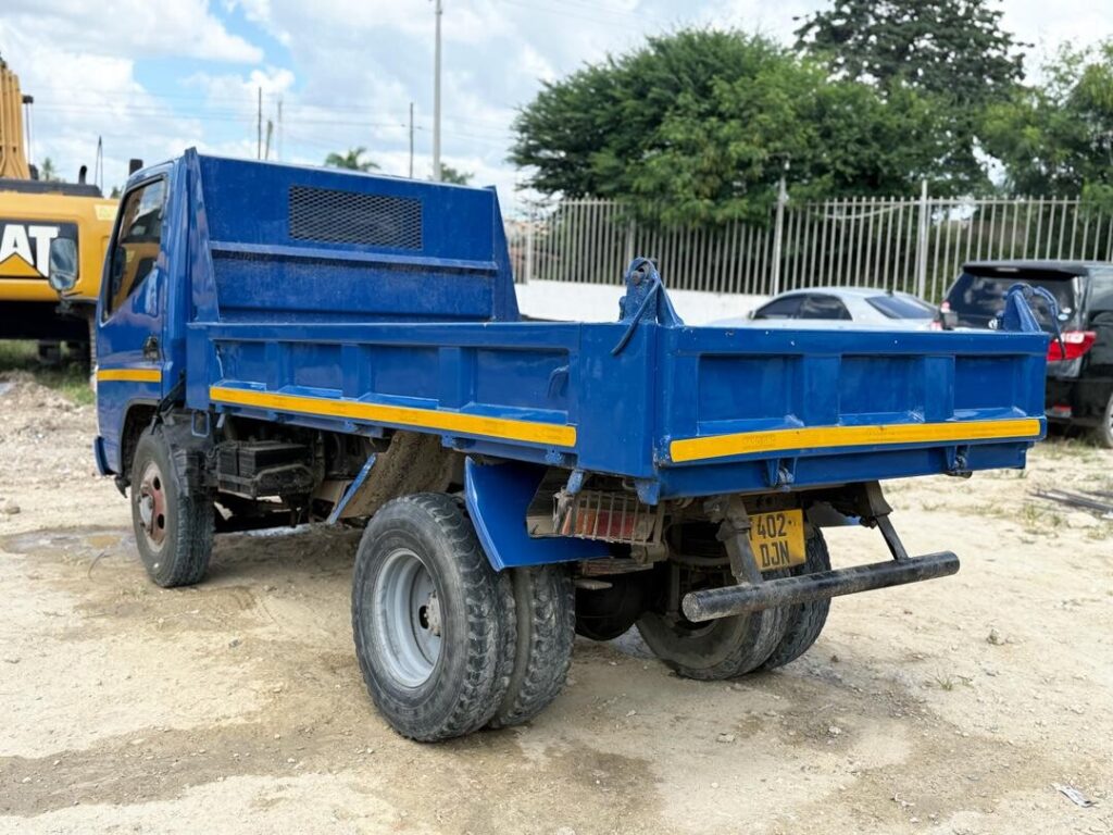 Mitsubishi Canter bei poa sokoni Dar es Salaam Tanzania