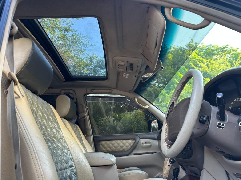 Toyota Land Cruiser V8 2001 Inauzwa Dar es Salaam Tanzania