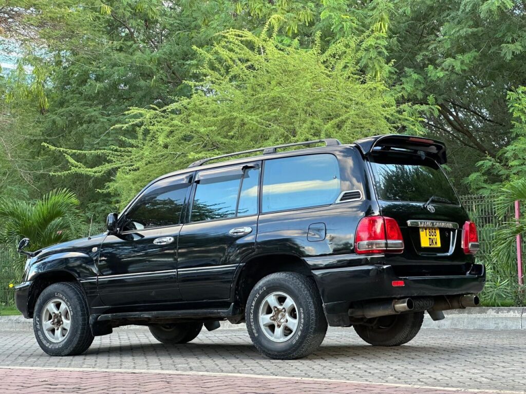 Toyota Land Cruiser V8 bei poa sokoni Dar es Salaam Tanzania