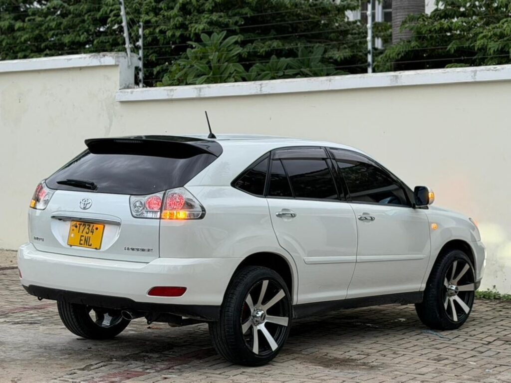 Magari Harrier 2010 lipo Dar es Salaam
