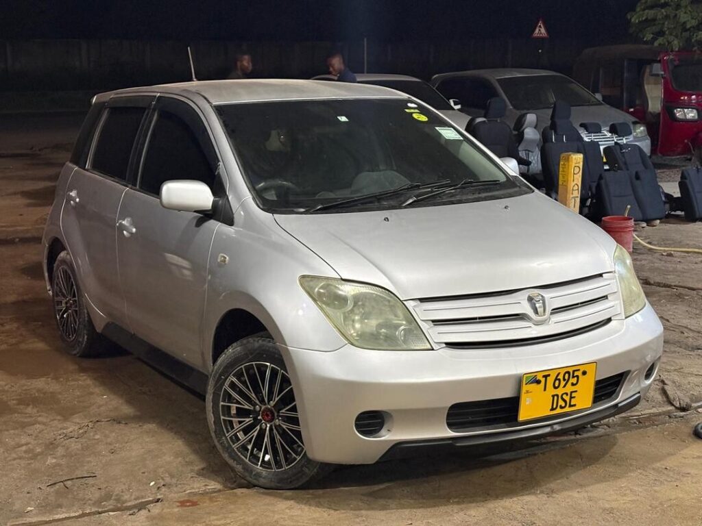Toyota IST bei poa sokoni Dar es Salaam Tanzania