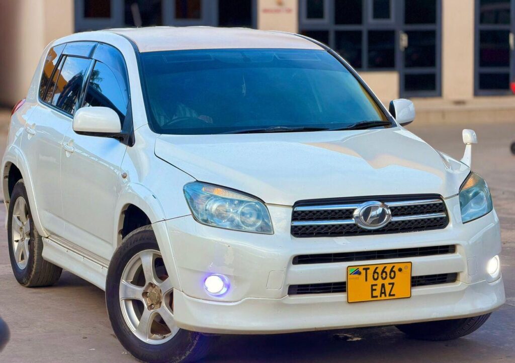 Magari Rav4 2008 lipo Dar es Salaam