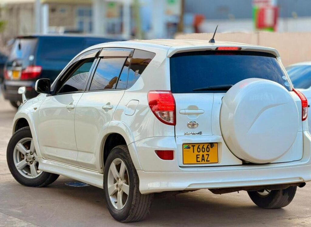 Magari Sokoni Toyota Rav4 ya Bei Poa 2008