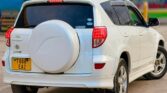 Toyota Rav4 bei poa sokoni Dar es Salaam Tanzania