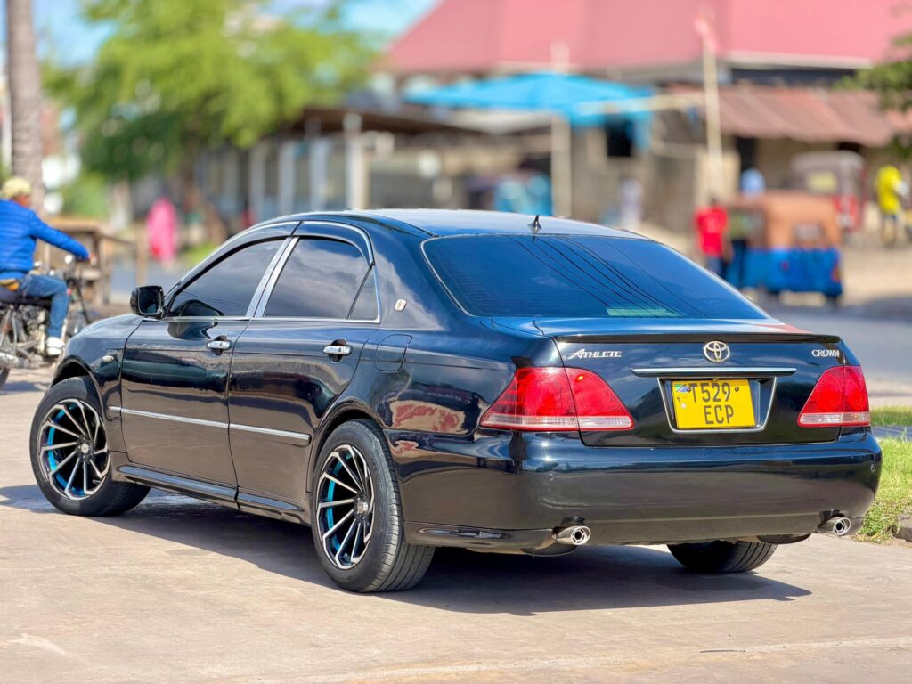 Toyota Crown bei poa sokoni Dar es Salaam Tanzania