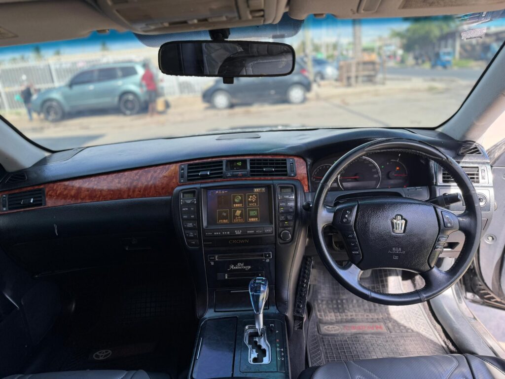 Magari Used Toyota Crown 2005 Dar es Salaam Tanzania
