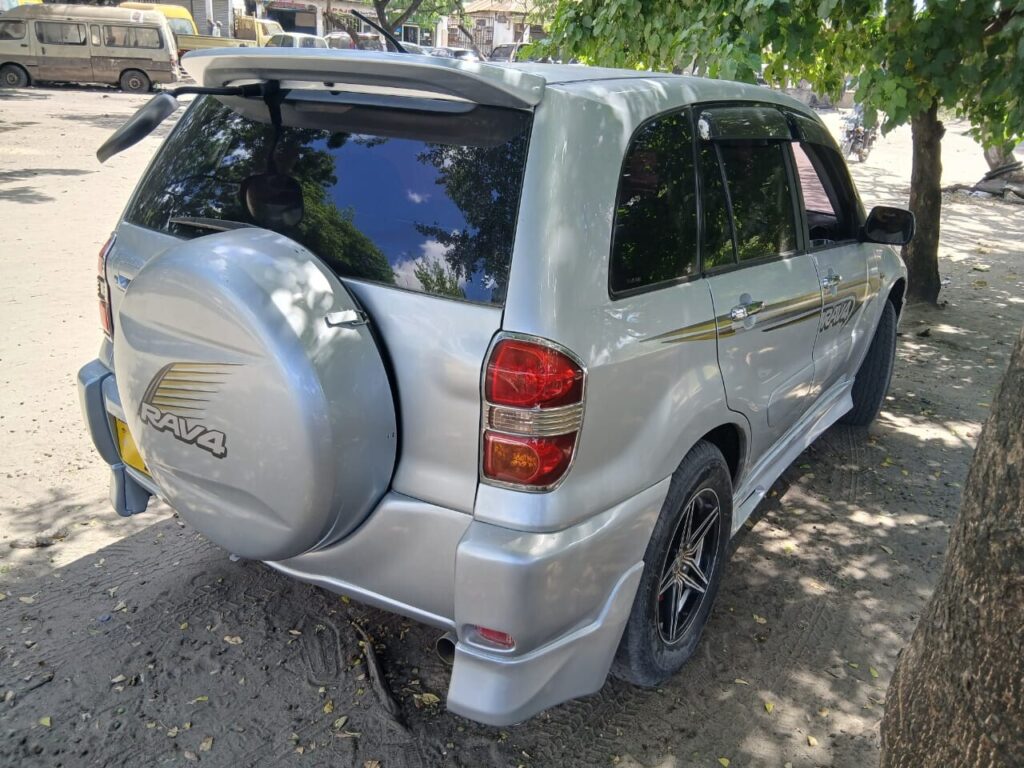 Price Toyota Rav4 2004 for Sale in Dar es Salaam
