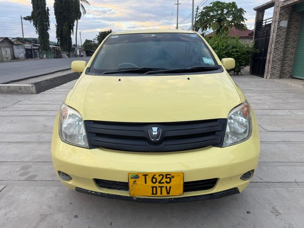 Magari Sokoni Toyota IST ya Bei Poa 2003