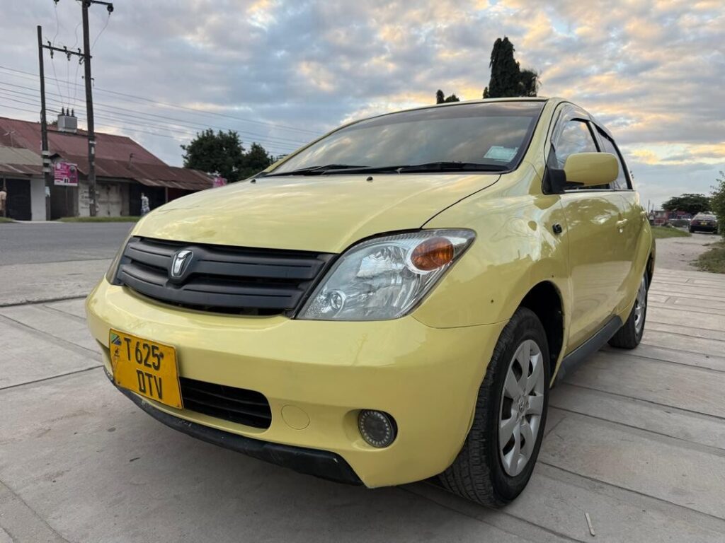 Toyota IST bei poa sokoni Dar es Salaam Tanzania