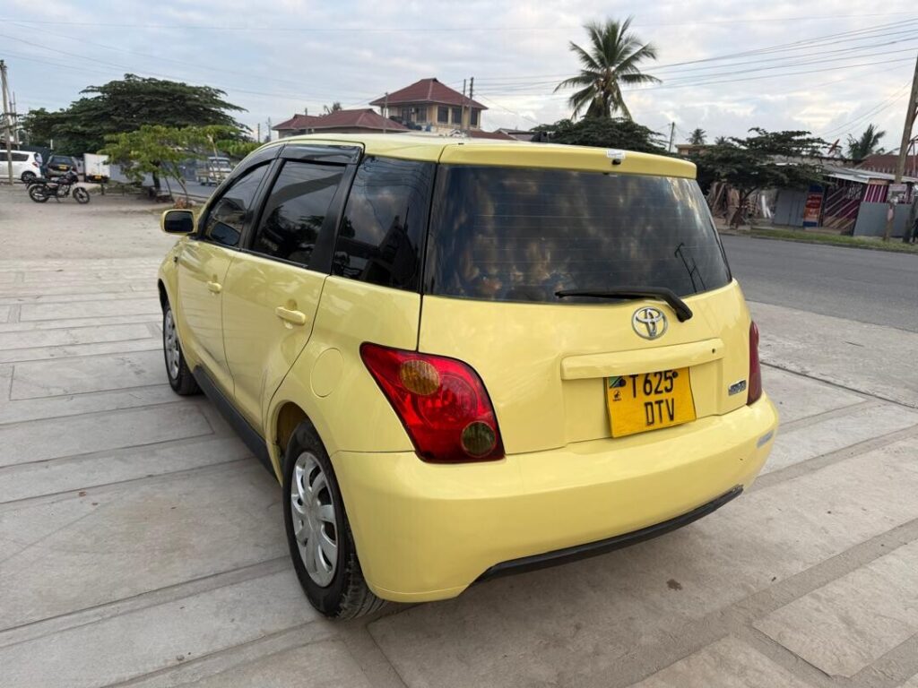 Magari IST 2003 lipo Dar es Salaam