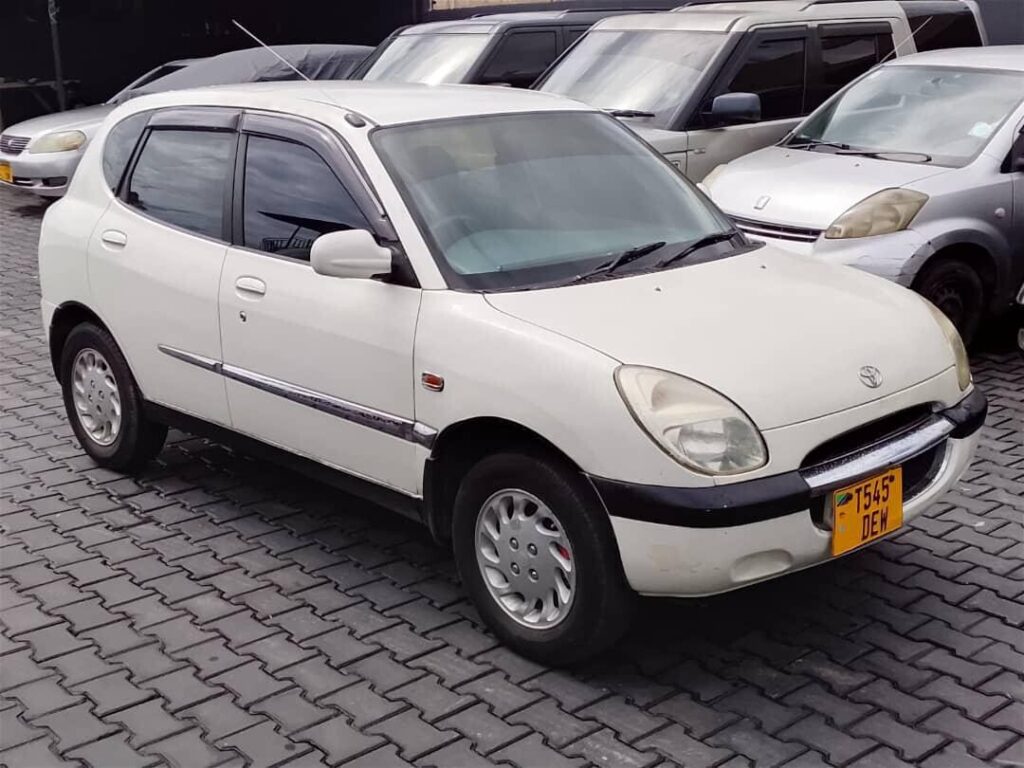 Magari Sokoni Toyota Duet ya Bei Poa 1997