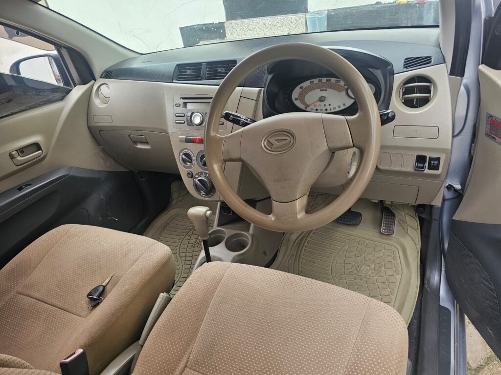 Daihatsu Mira bei poa sokoni Dar es Salaam Tanzania
