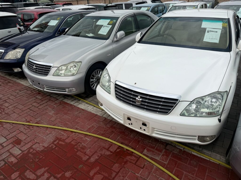 Magari Sokoni Toyota Crown ya Bei Poa 2003