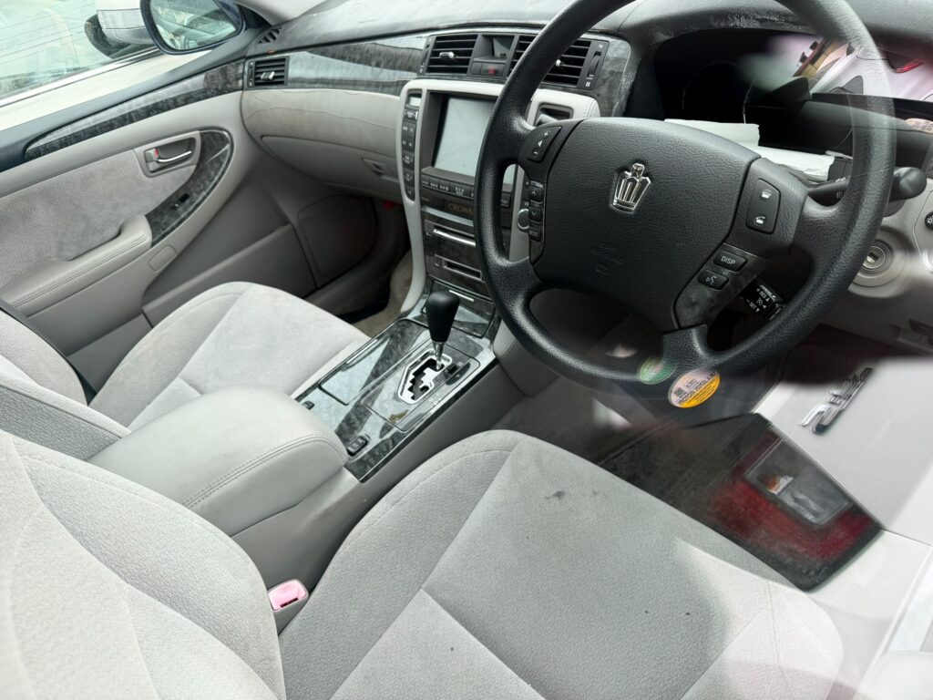 Bei ya Toyota Crown 2003 Sokoni Dar es Salaam Tanzania
