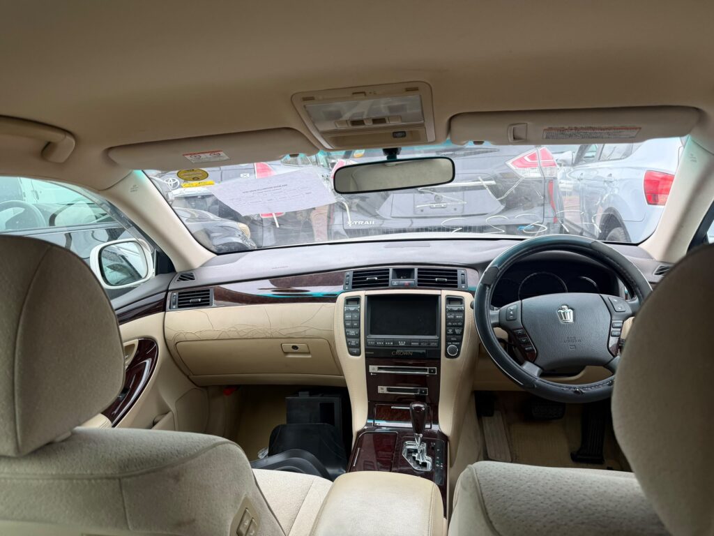 Magari Used Toyota Crown 2003 Dar es Salaam Tanzania