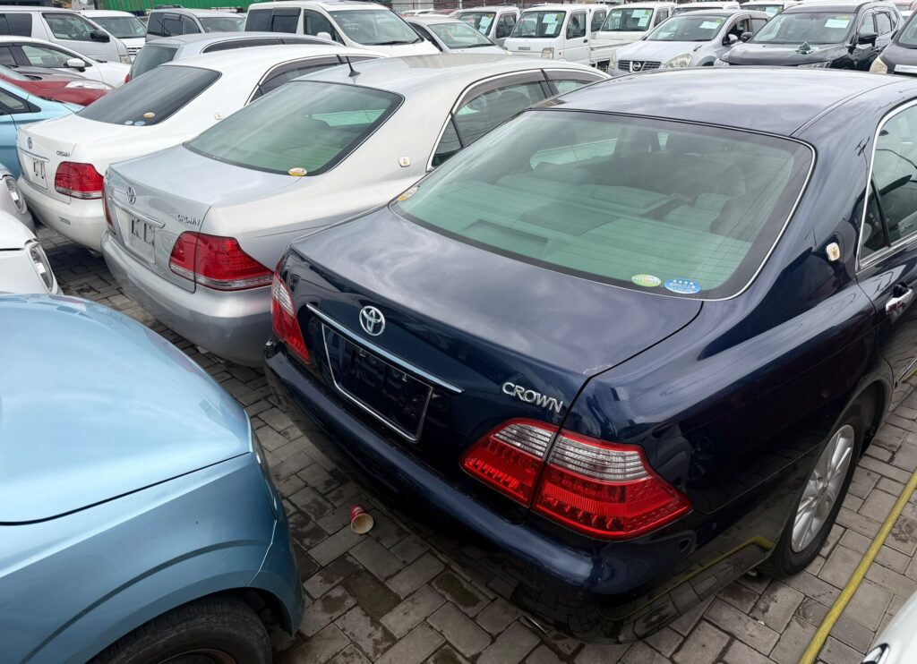 Toyota Crown bei poa sokoni Dar es Salaam Tanzania