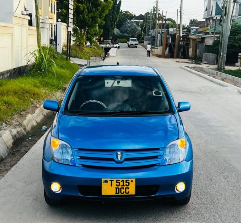 Toyota IST 2003