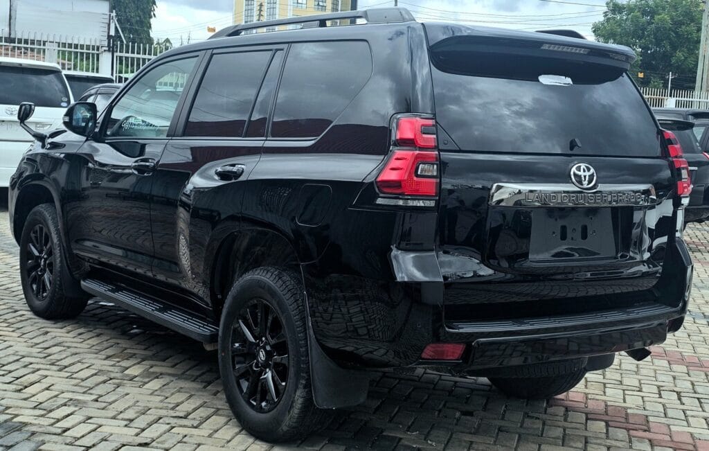 Toyota Land Cruiser Prado bei poa sokoni Dar es salaam Tanzania