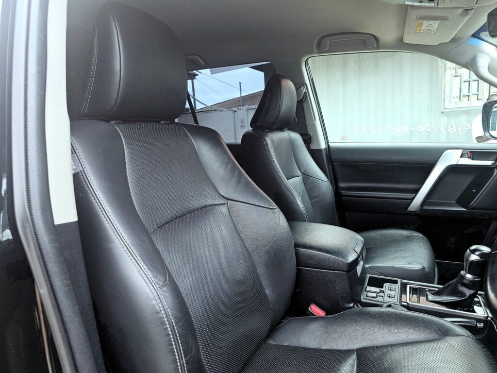 Magari Land Cruiser Prado 2020 lipo Dar es salaam