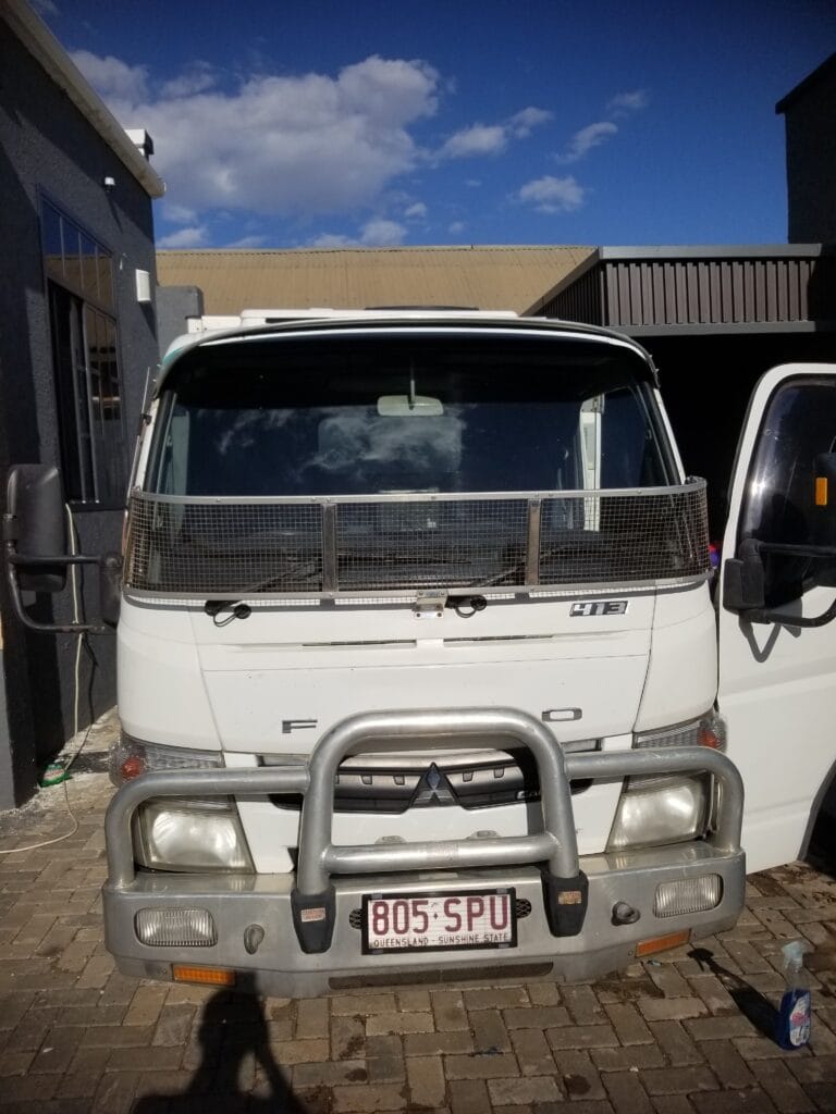 Magari Sokoni Mitsubishi Canter ya Bei Poa 1998