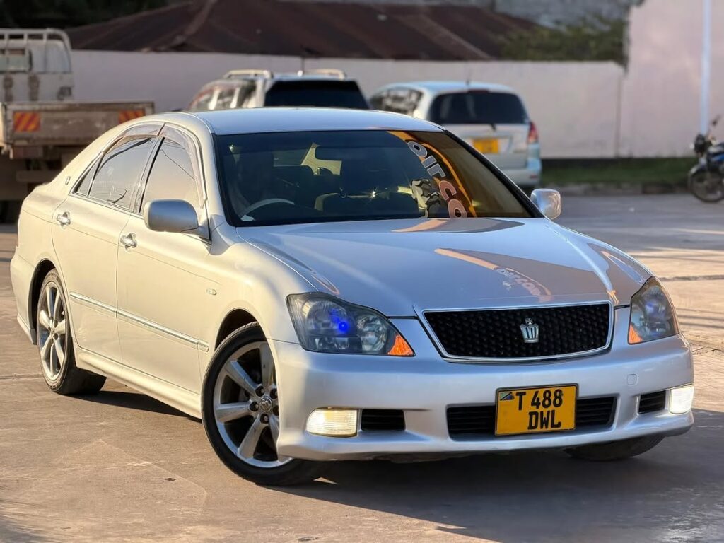 Magari Sokoni Toyota Crown ya Bei Poa 2007