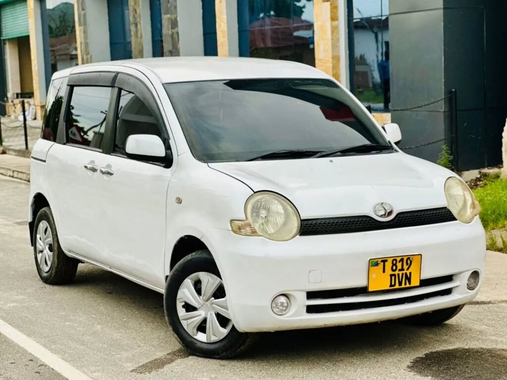 Used Toyota Sienta 2010 for Sale in Dar es Salaam