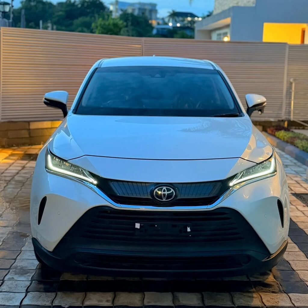 Toyota Harrier 2022 Inauzwa Dar es Salaam Tanzania